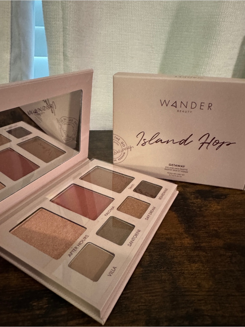 Wander Beauty Island Hop Eyeshadow and Face Palette Medium (pink, browns)